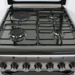 HISENSE 60X60CM COOKER; 3 GAS BURNERS + 1 ELECTRIC HOTPLATE W/ ELECTRIC OVEN | HF631GEES
